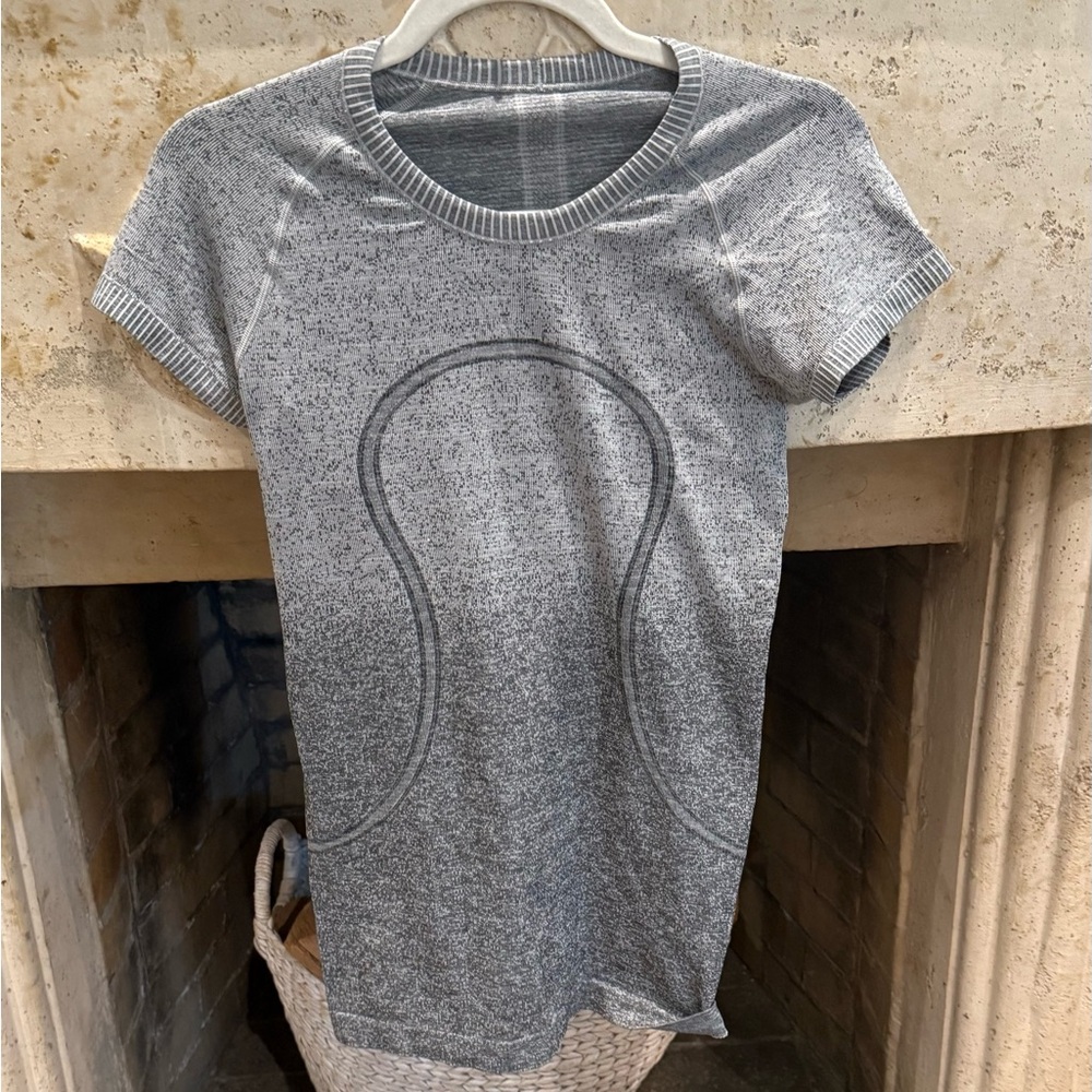 lululemon athletica Gray Short Sleeve Tee